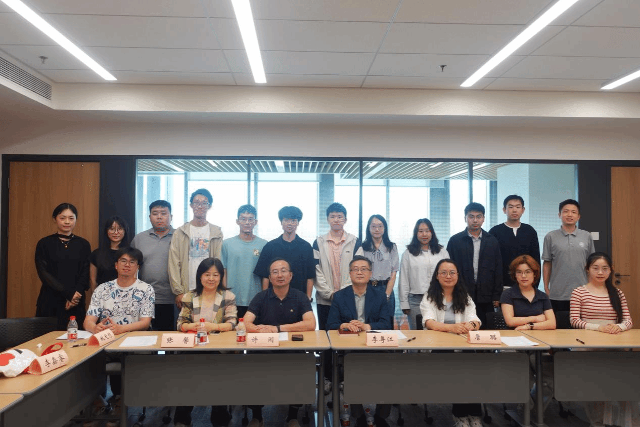 经世致用·共话未来 | 伟德国际1946源于英国举办2026届毕业生座谈会